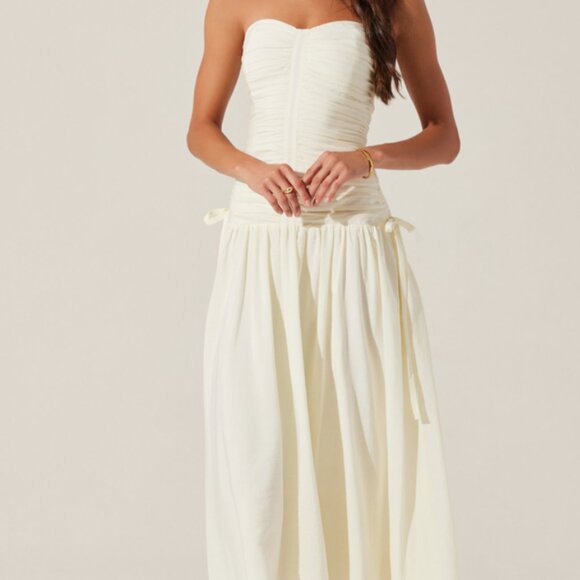 Zori Strapless Grad Dress by Astr - Picture 7 of 8